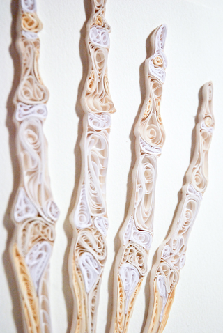 Illustration for article titled This beautiful anatomical art is made of paper, not flesh and bone